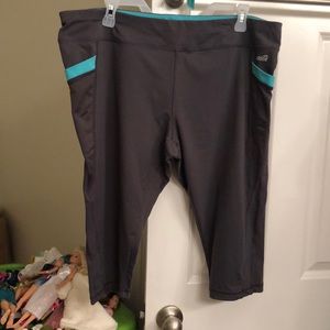 Womens PS Avia workout attire- Capri legging